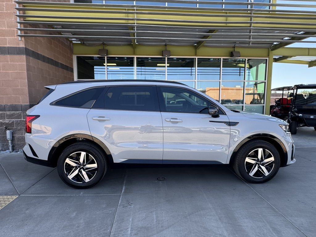 Used 2022 Kia Sorento EX w/ Panoramic Sunroof Package FWD image 9