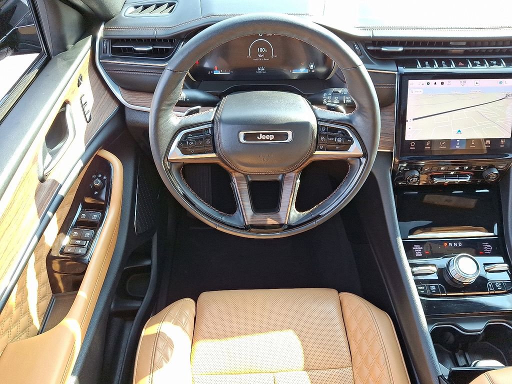 Used 2023 Jeep Grand Cherokee L Summit w/ Luxury Tech Group V image 16