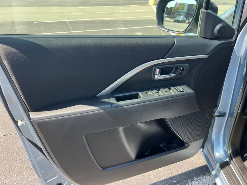 Used 2012 MAZDA MAZDA5 Sport FWD image 36