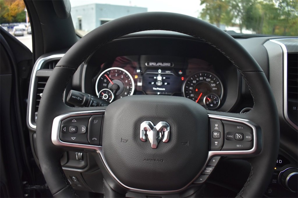 New 2026 RAM 1500 4x4 Crew Cab image 37