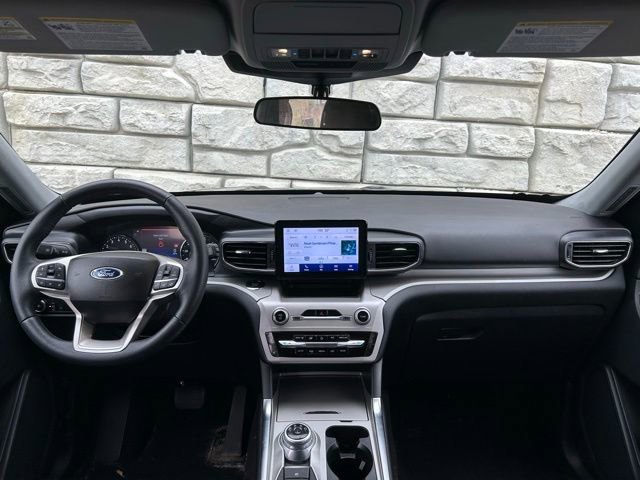 Used 2023 Ford Explorer XLT w/ Equipment Group 202A AWD/4WD image 10
