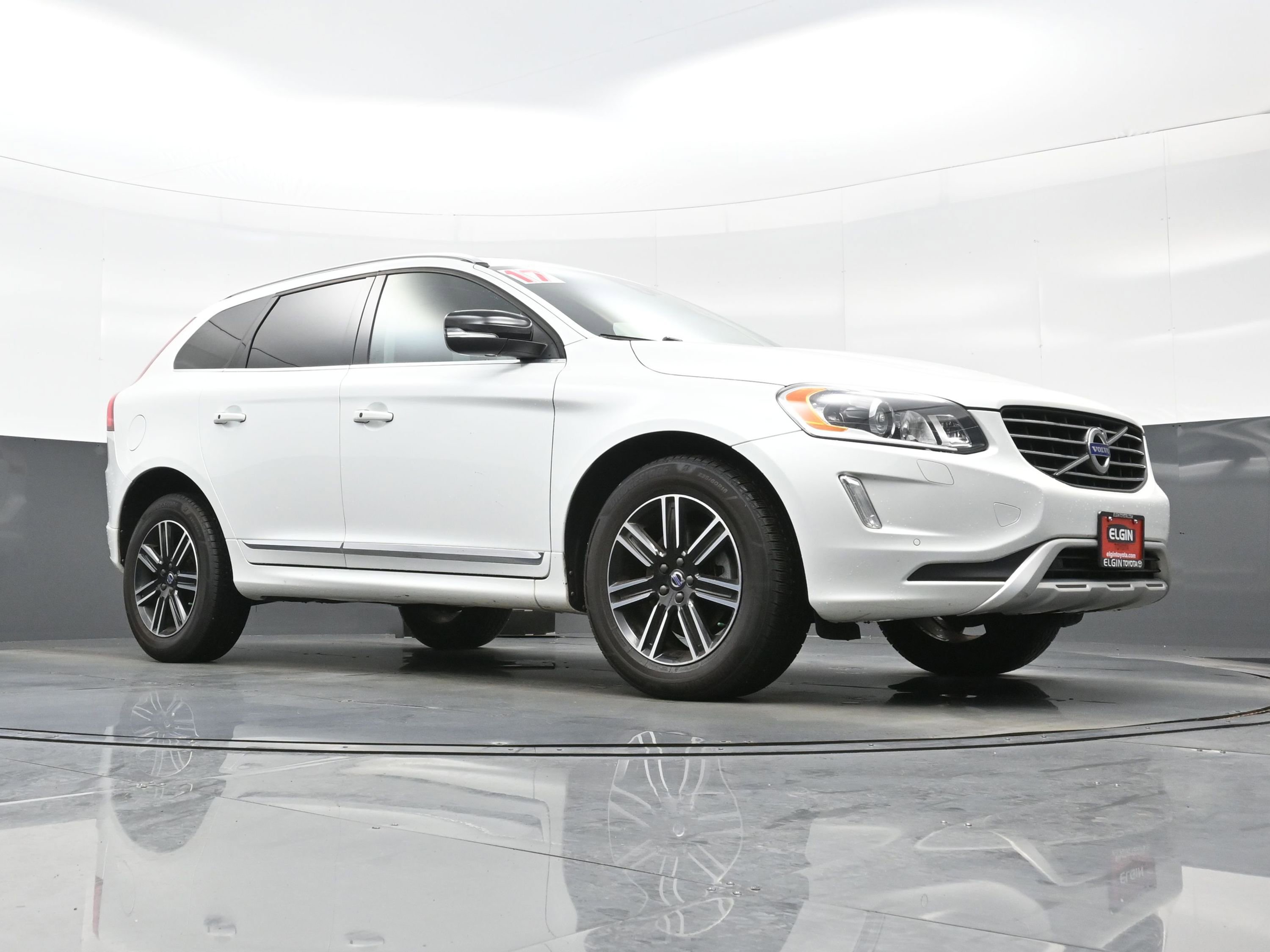 Used 2017 Volvo XC60 T5 Dynamic w/ Preferred Option Package image 26