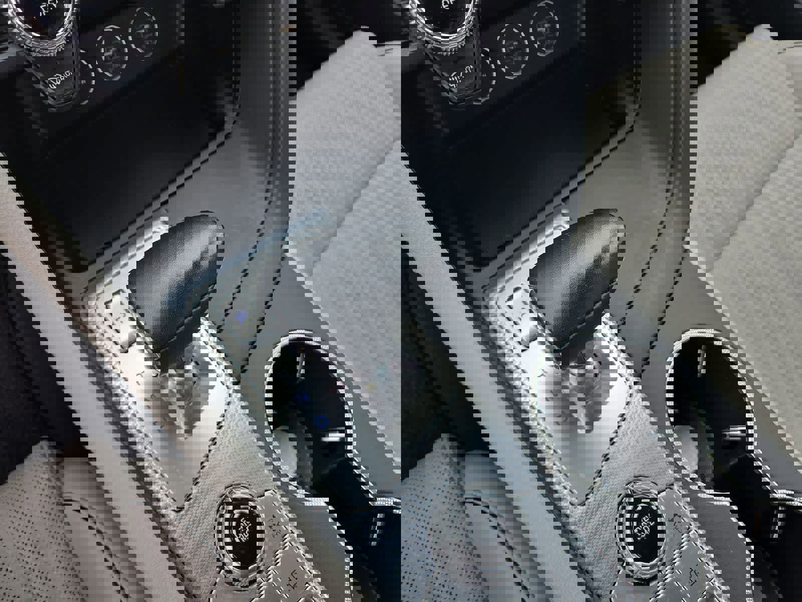 Used 2023 Genesis G70 3.3T RWD image 29