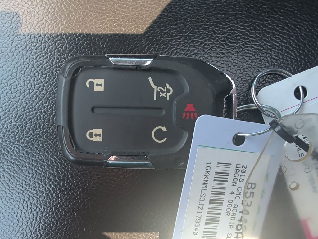 Used 2018 GMC Acadia SLT w/ LPO, Floor Liner Package FWD image 24