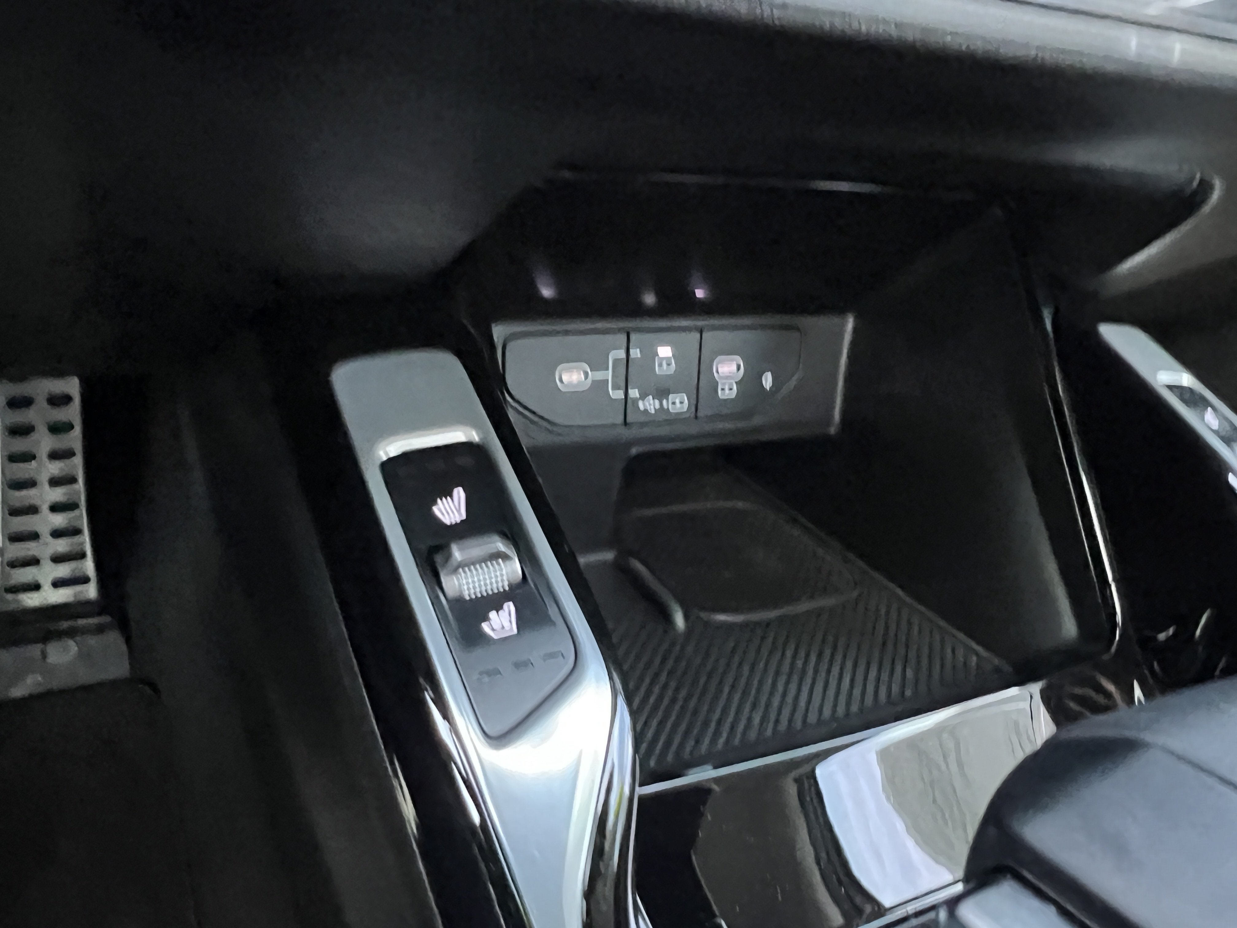 Certified 2025 Kia Sorento SX FWD image 33