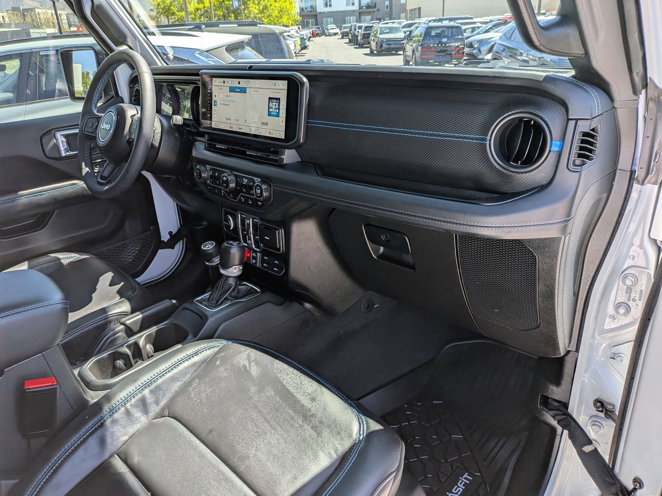 Used 2024 Jeep Wrangler Unlimited Rubicon 4xe AWD/4WD image 32