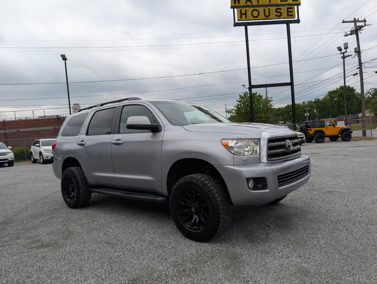 Used 2015 Toyota Sequoia SR5 AWD/4WD image 3