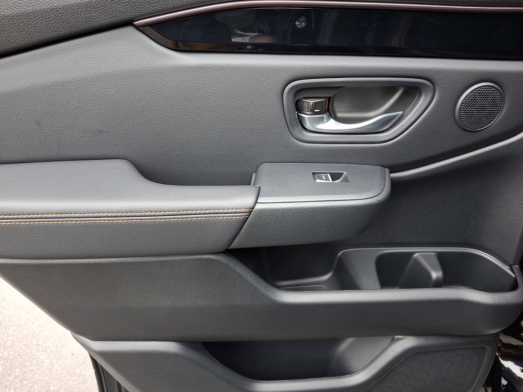 Used 2025 Honda Pilot TrailSport image 19