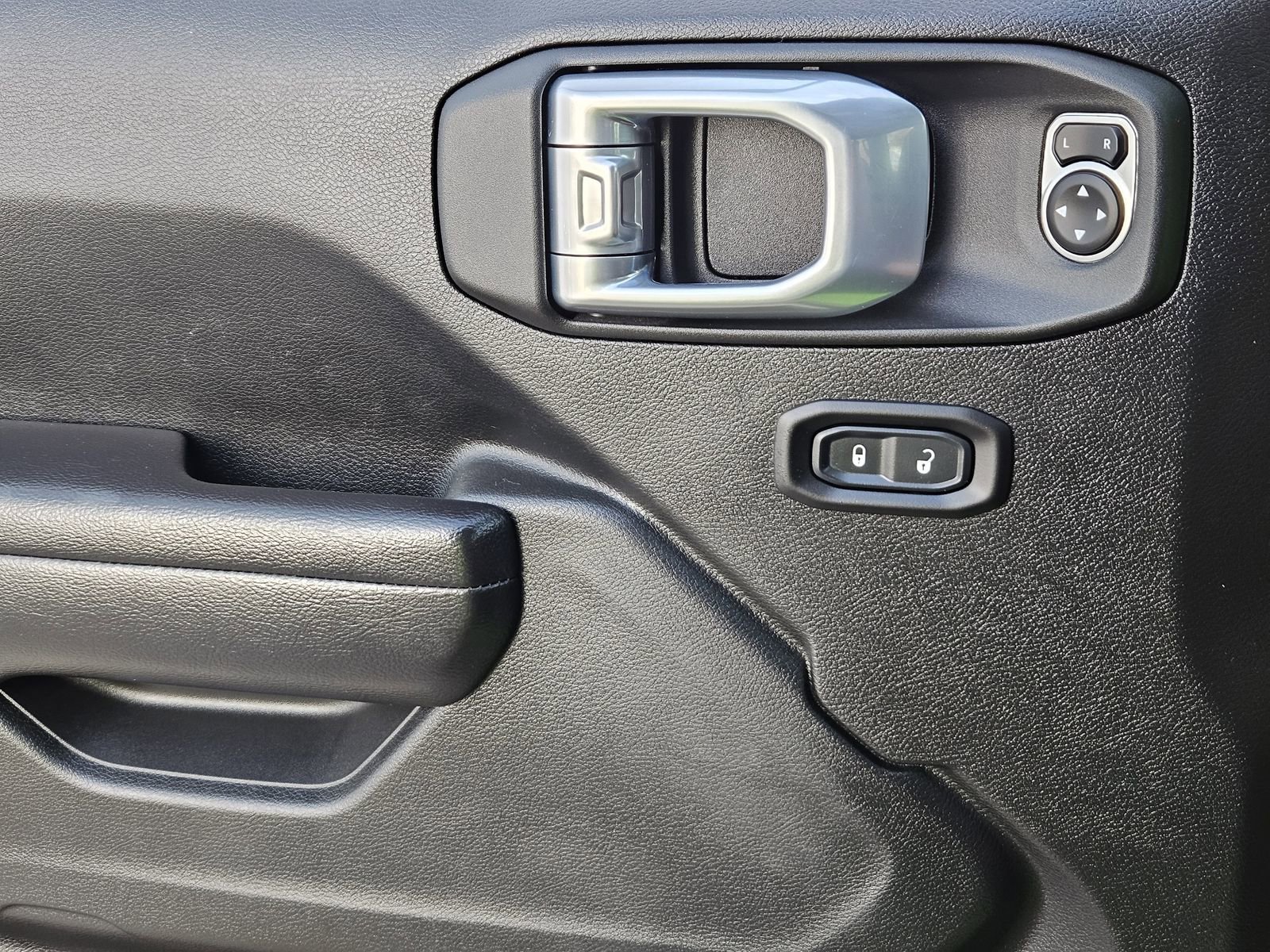 Used 2021 Jeep Wrangler Unlimited Sport image 29