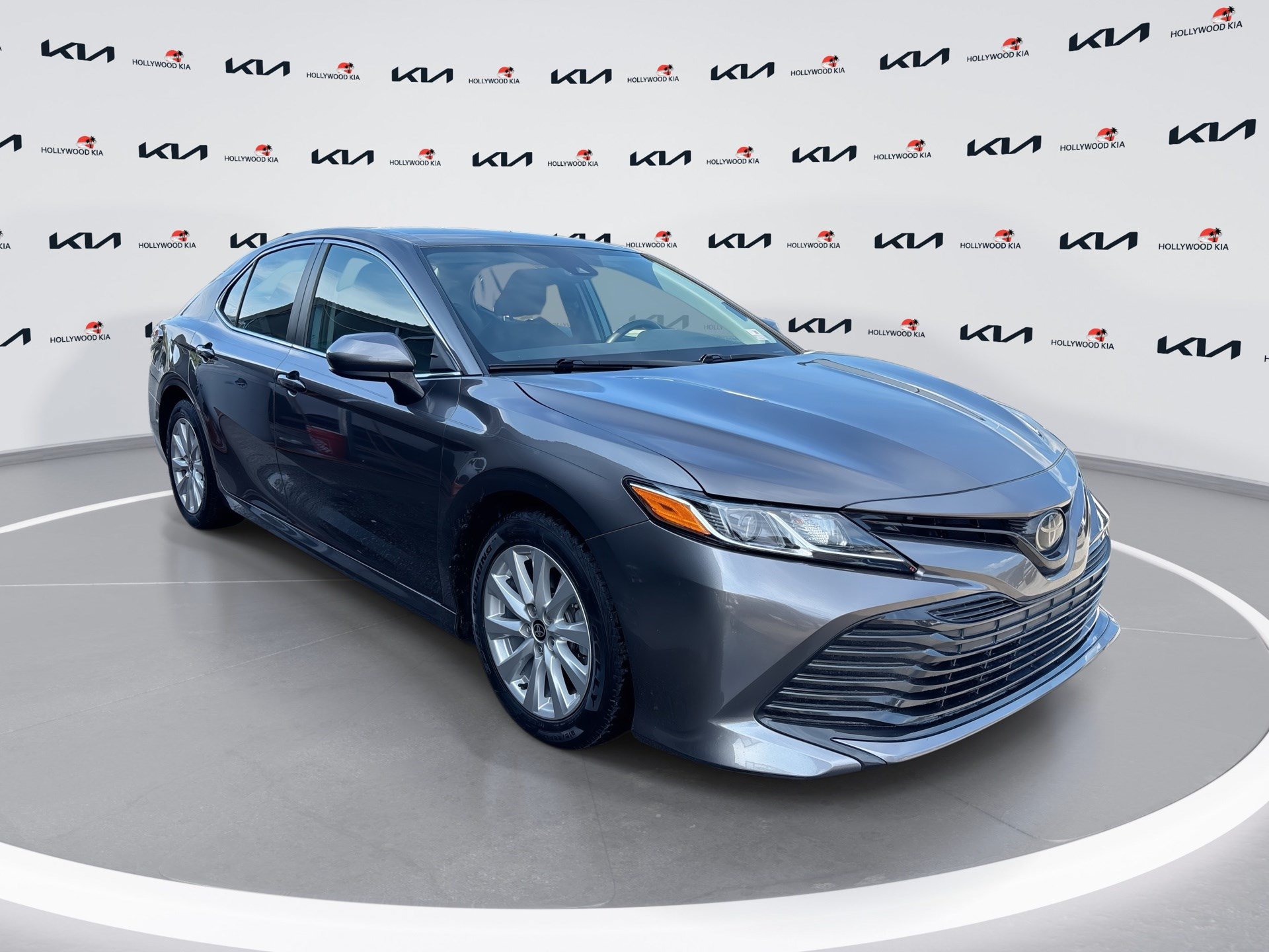Used 2020 Toyota Camry LE FWD image 1