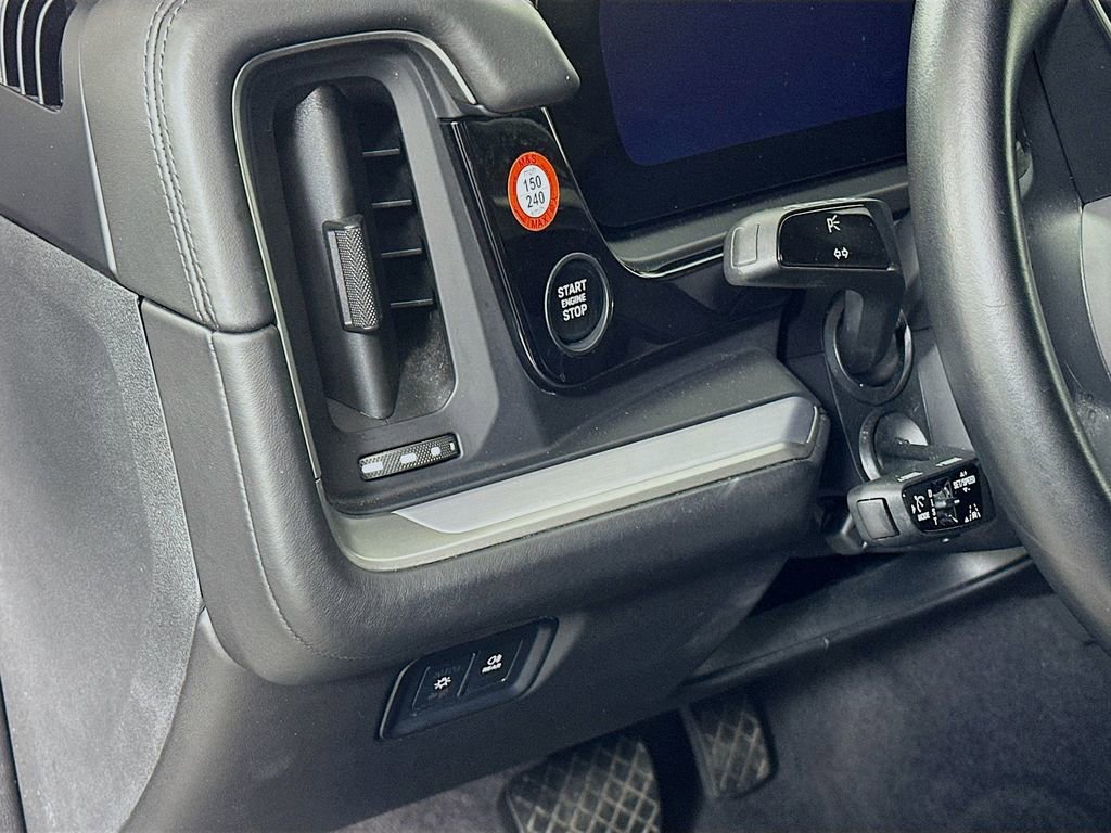 Used 2024 Porsche Cayenne image 11
