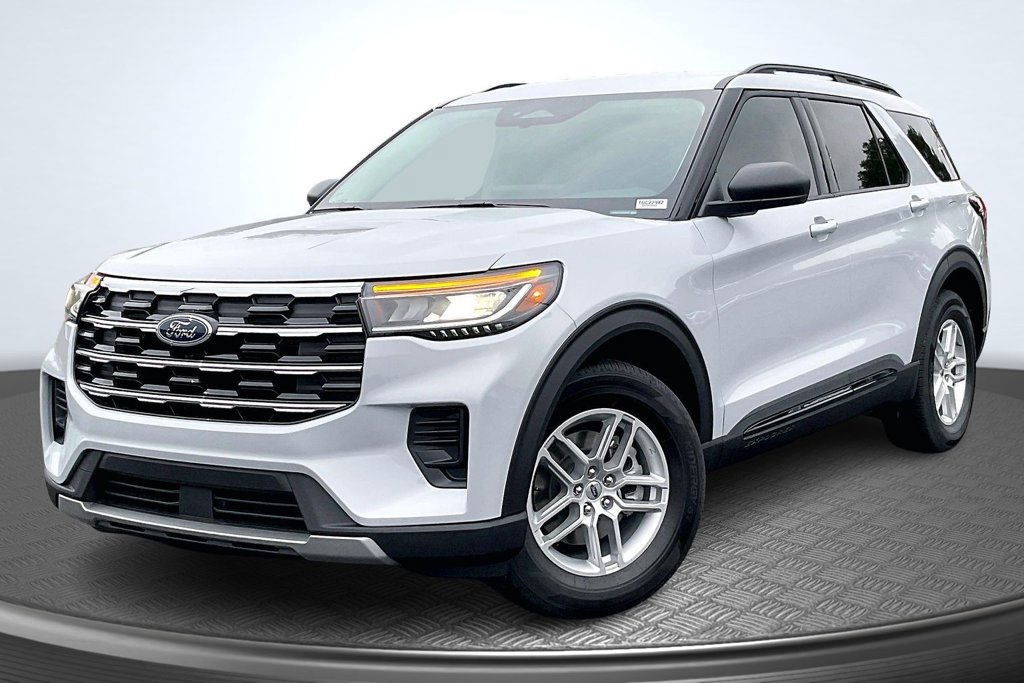 New 2026 Ford Explorer Active RWD image 2