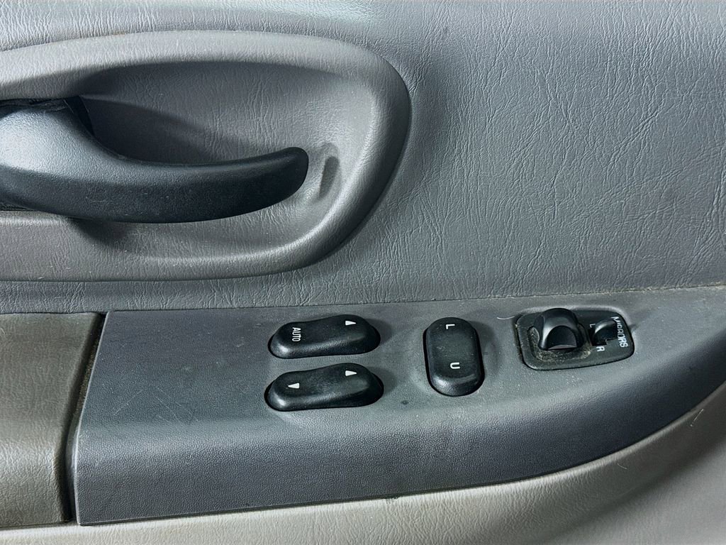 Used 2001 Ford F150 Lariat RWD image 19