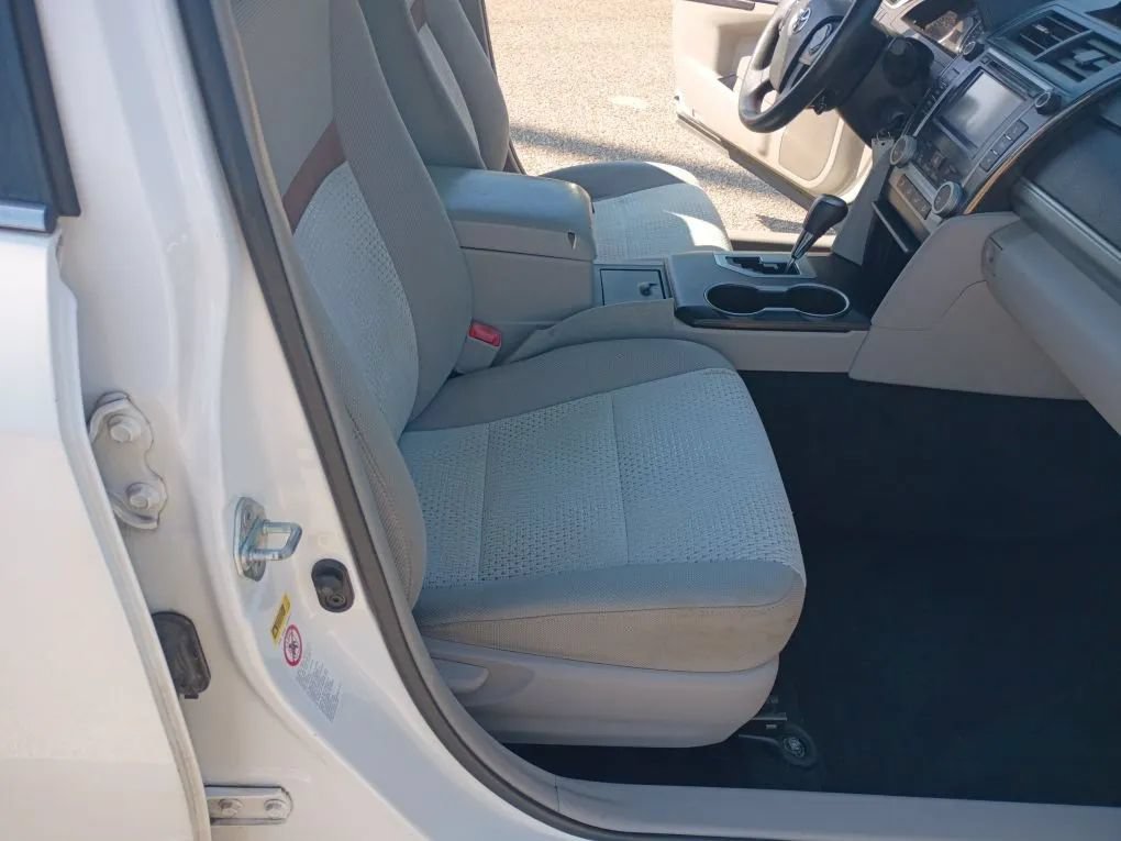 Used 2012 Toyota Camry LE FWD image 16