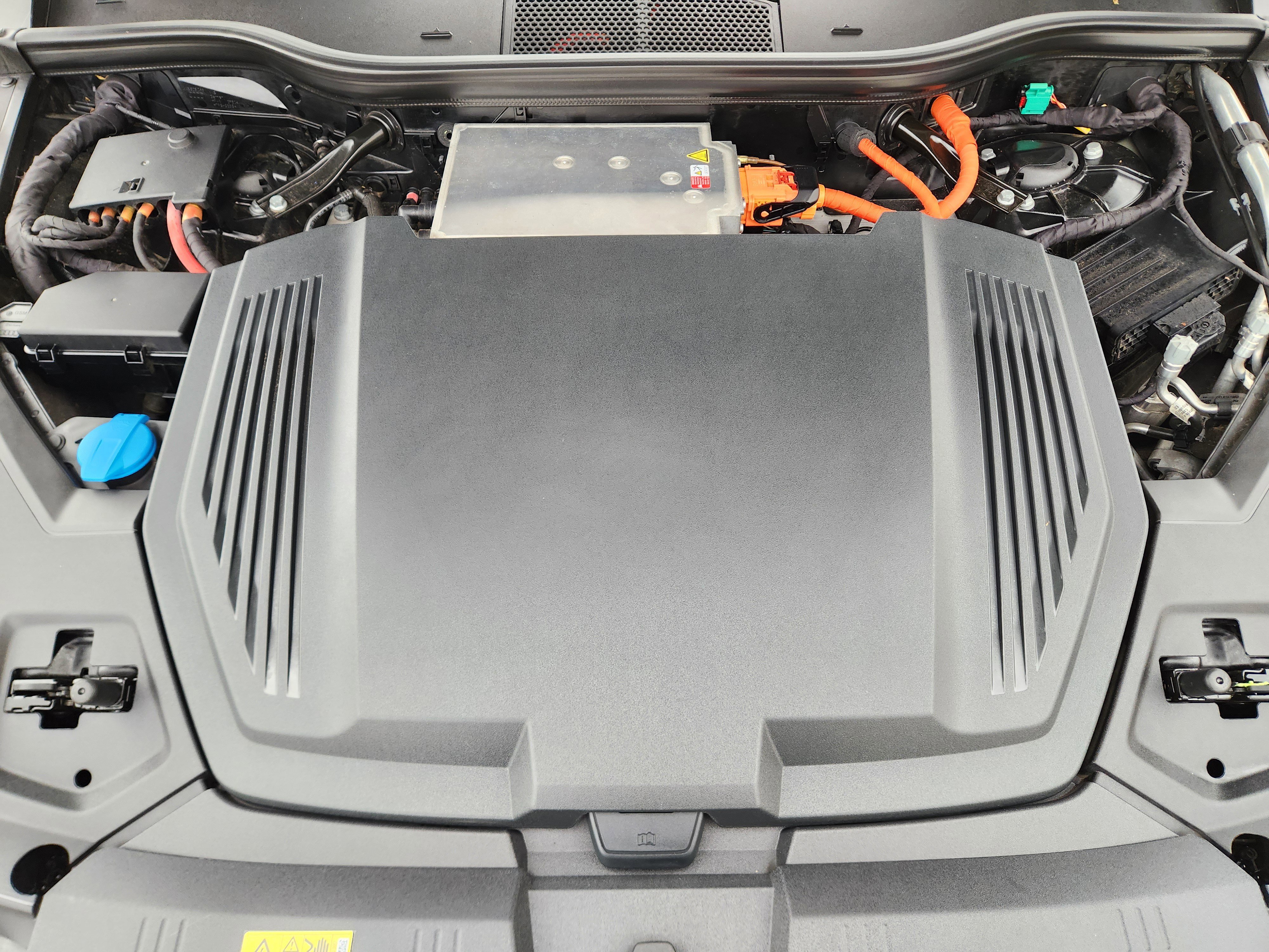 Used 2019 Audi e-tron Prestige w/ Prestige Package image 28