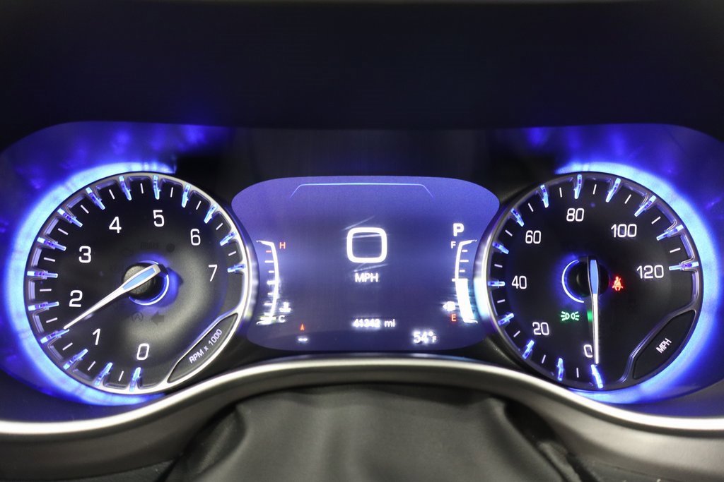 Used 2025 Chrysler Pacifica Select image 20