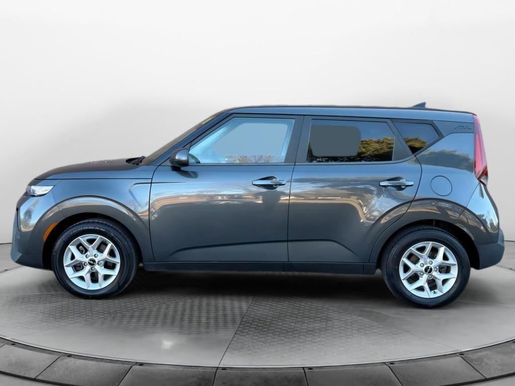 Used 2022 Kia Soul LX w/ Technology Package image 2