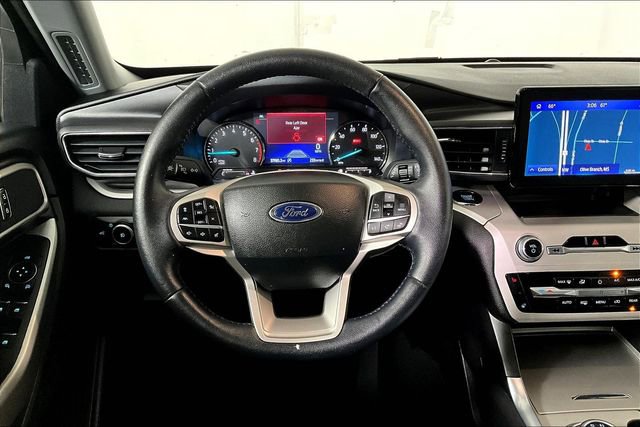 Used 2023 Ford Explorer XLT w/ Equipment Group 202A image 5