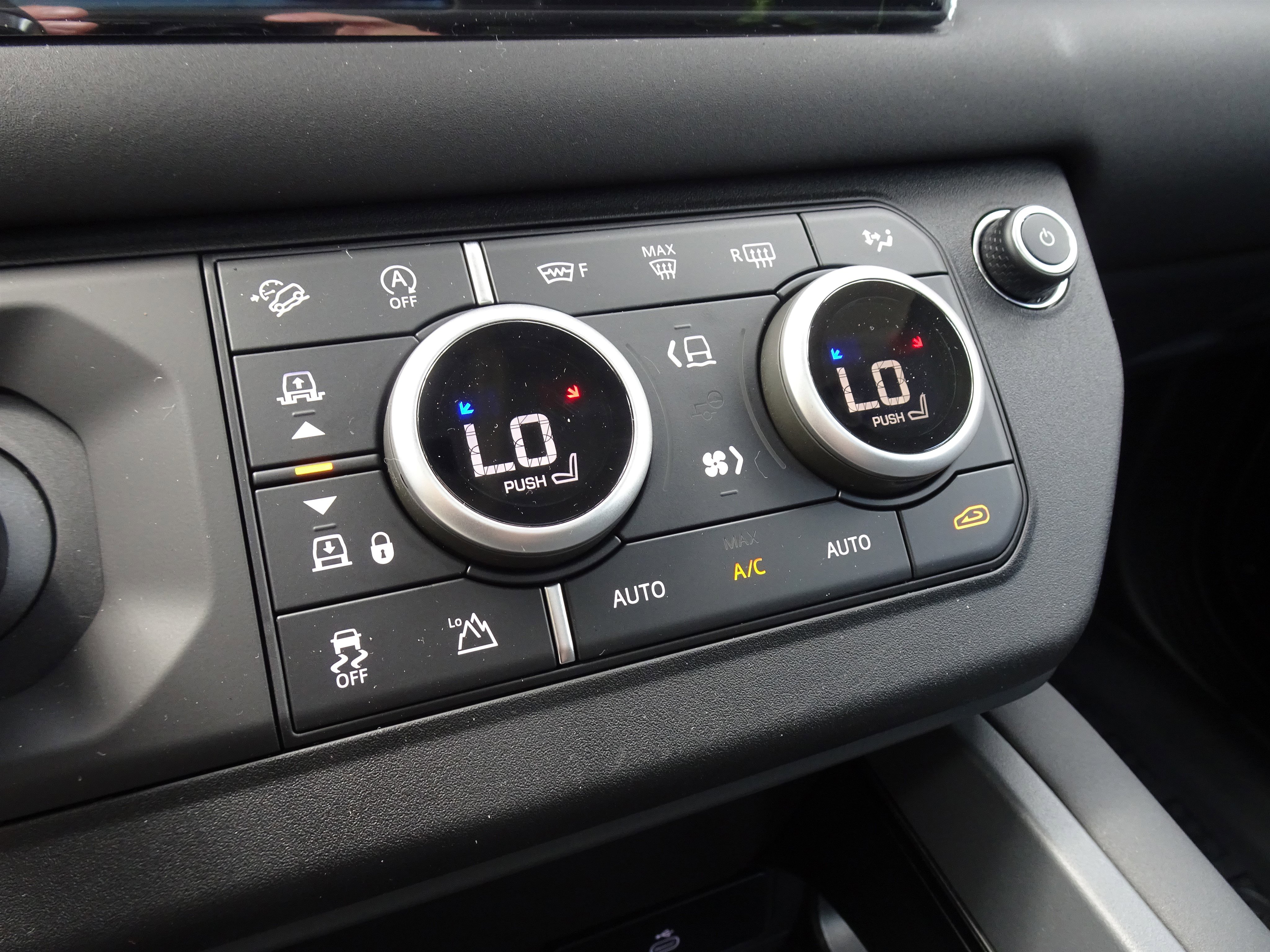 New 2025 Land Rover Defender 110 S image 24