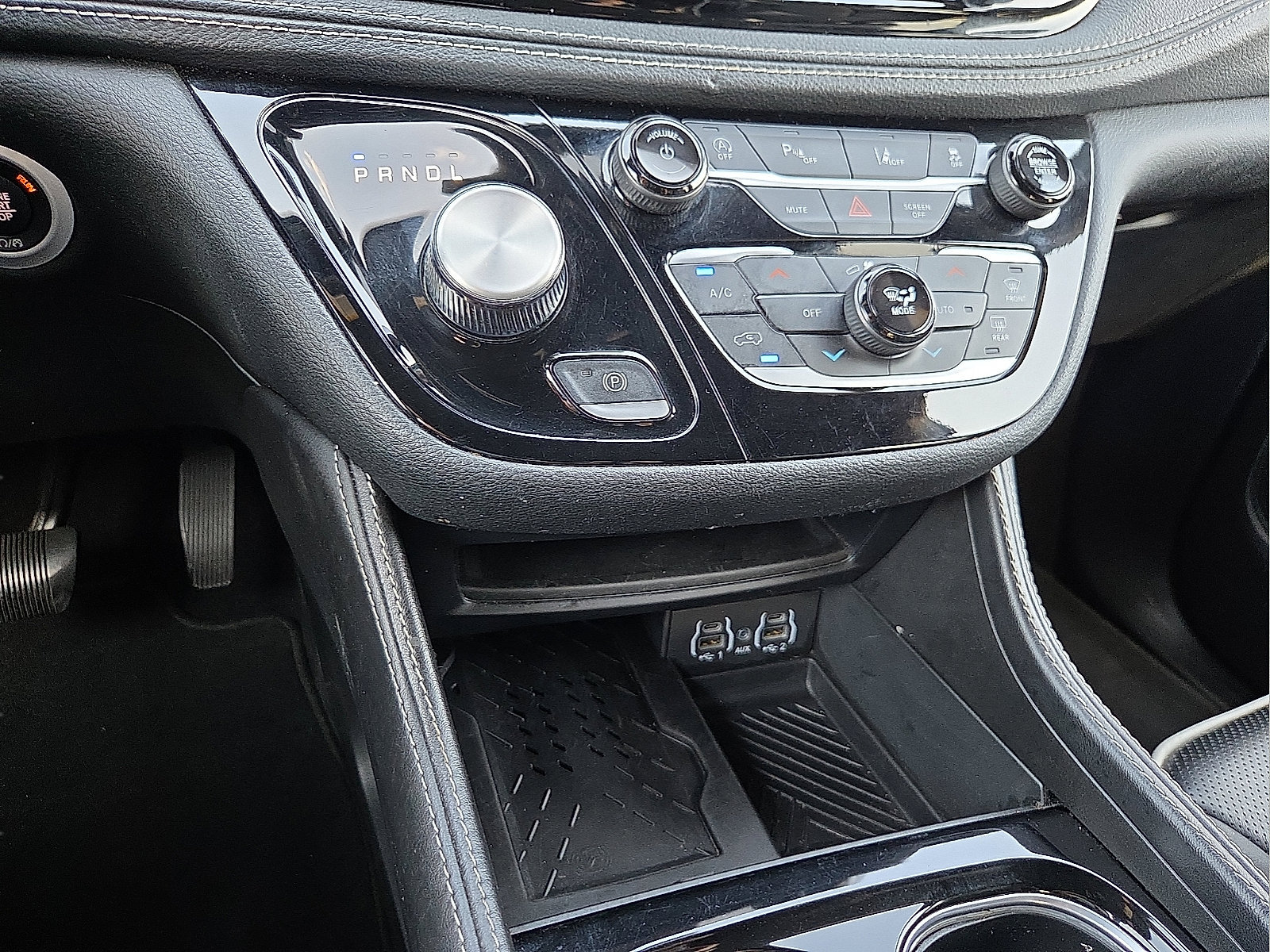 Used 2025 Chrysler Pacifica Limited FWD image 18