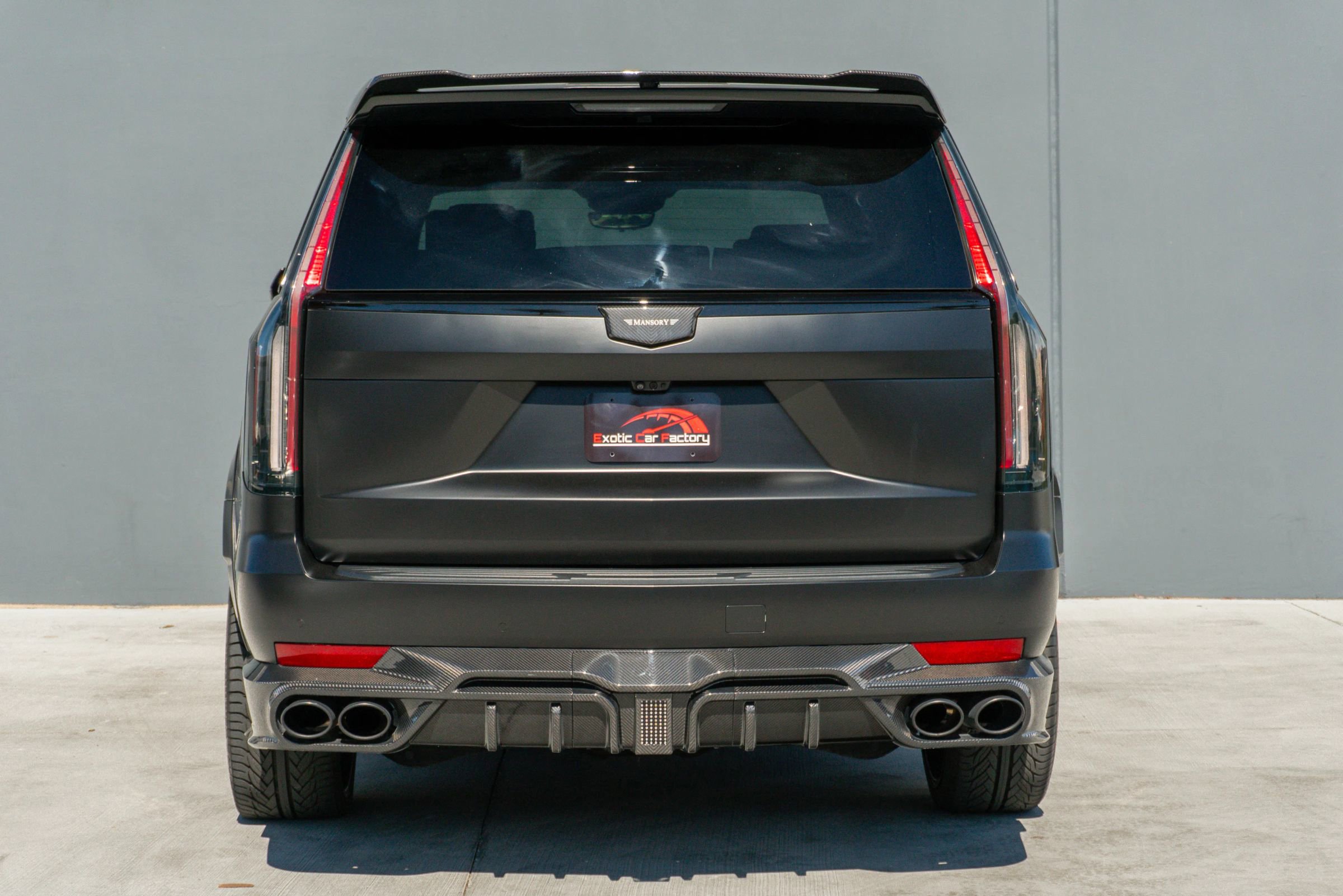 Used 2024 Cadillac Escalade Sport Platinum w/ LPO, ONYX Package image 8