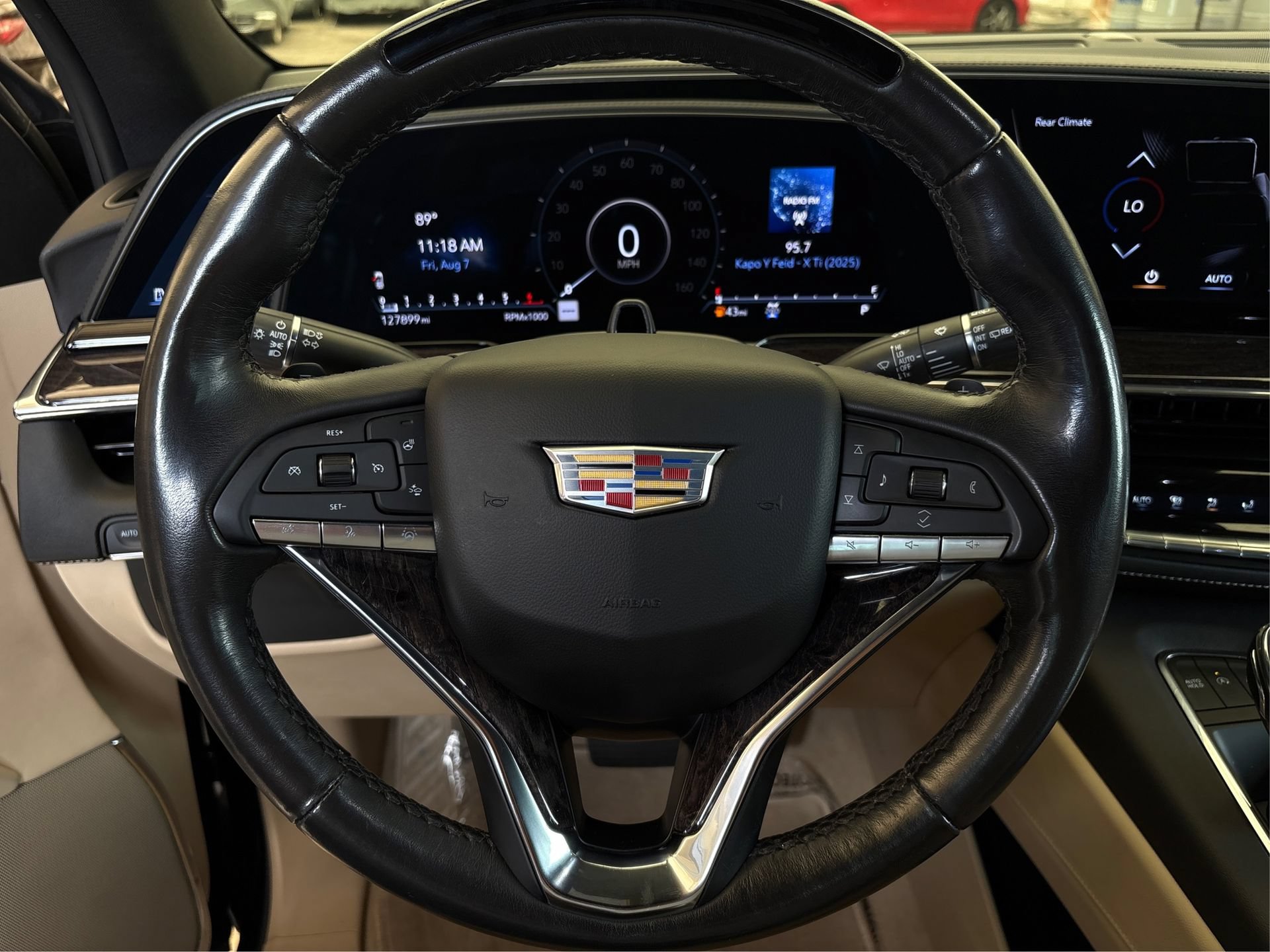 Used 2023 Cadillac Escalade ESV Premium Luxury w/ LPO, Illumination Package AWD/4WD image 19