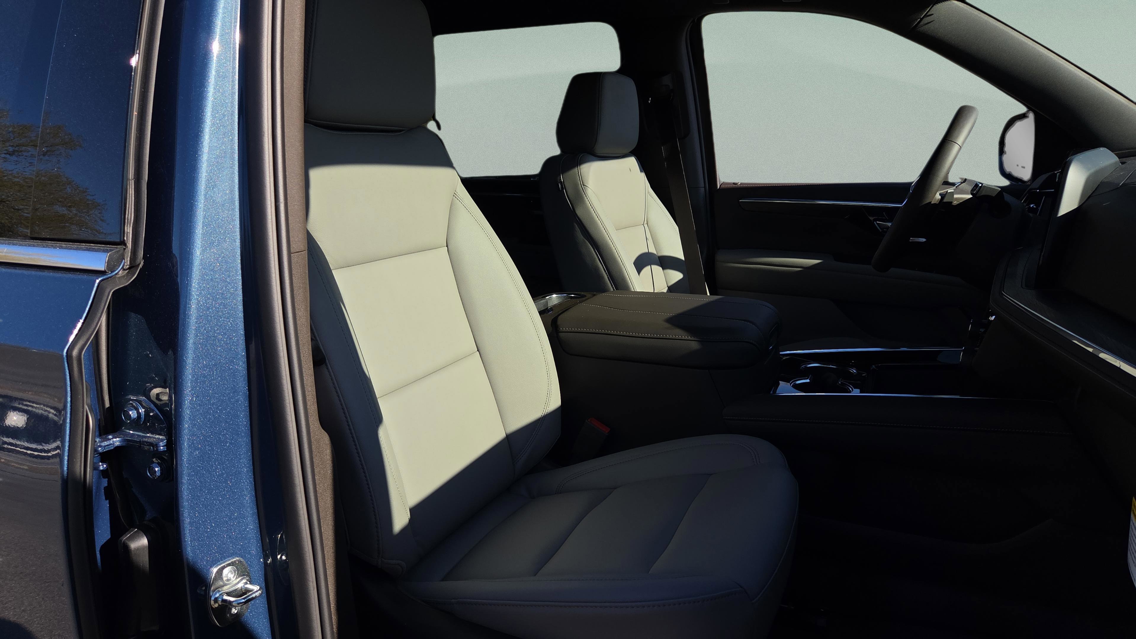 New 2026 Chevrolet Suburban LT w/ Comfort Package image 29