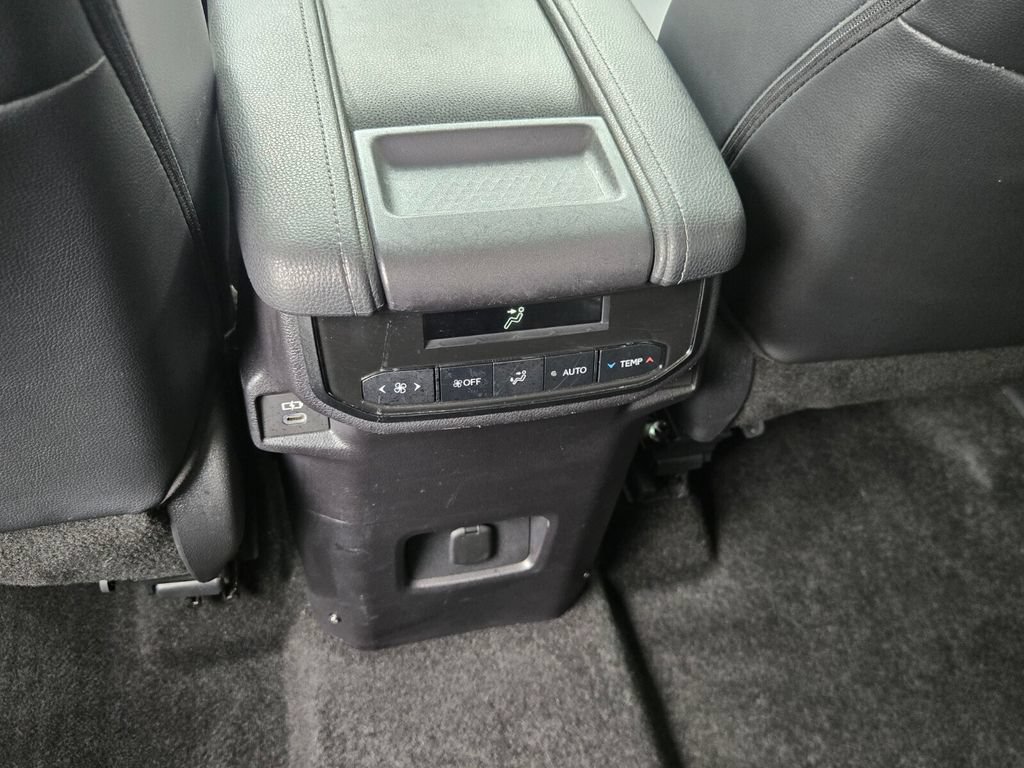 Used 2024 Toyota Grand Highlander AWD Hybrid image 16