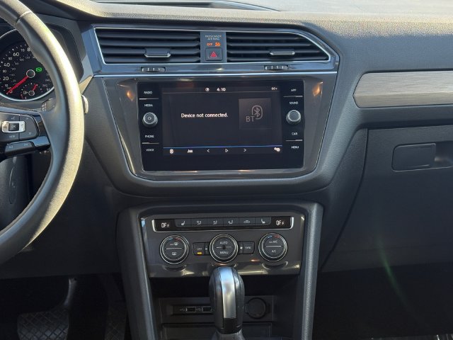 Used 2020 Volkswagen Tiguan SE FWD image 18