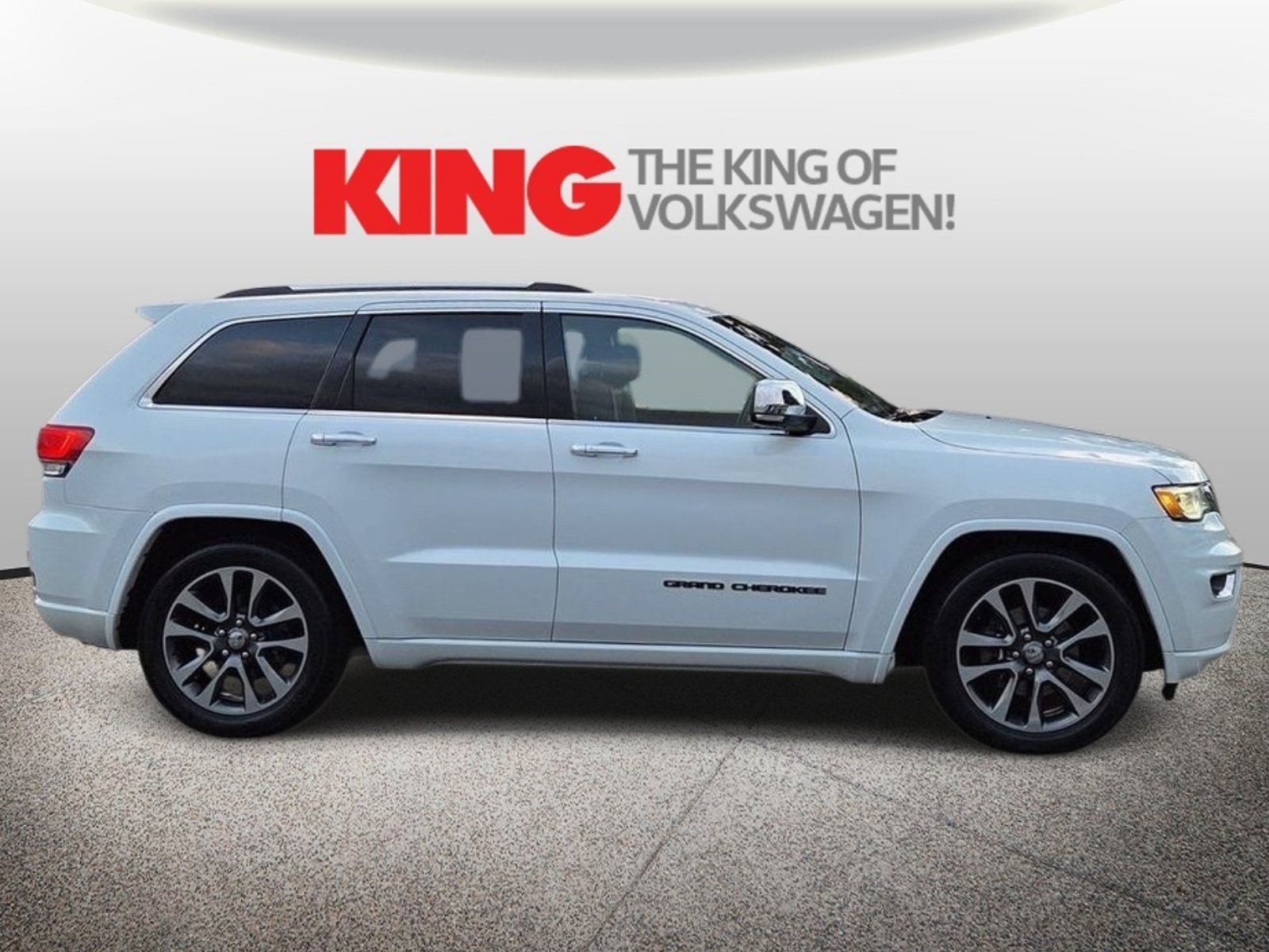Used 2018 Jeep Grand Cherokee Overland AWD/4WD image 2