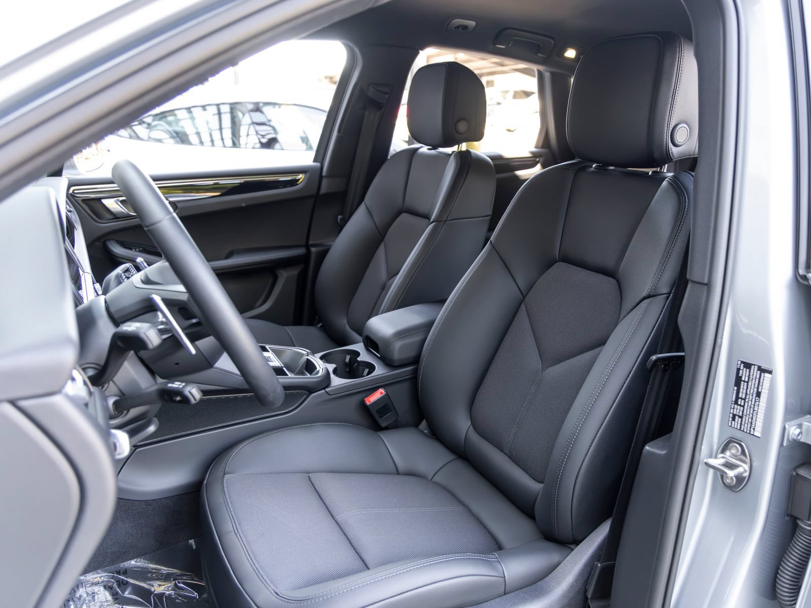Certified 2026 Porsche Macan AWD/4WD image 5
