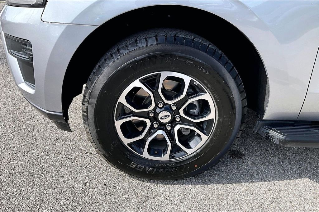 Used 2024 Ford Expedition XLT AWD/4WD image 12