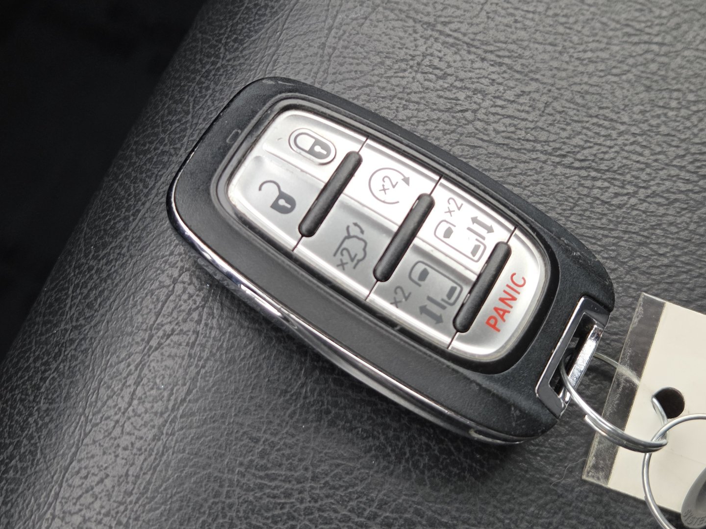 Used 2020 Chrysler Pacifica Touring-L w/ S Appearance Package FWD image 33