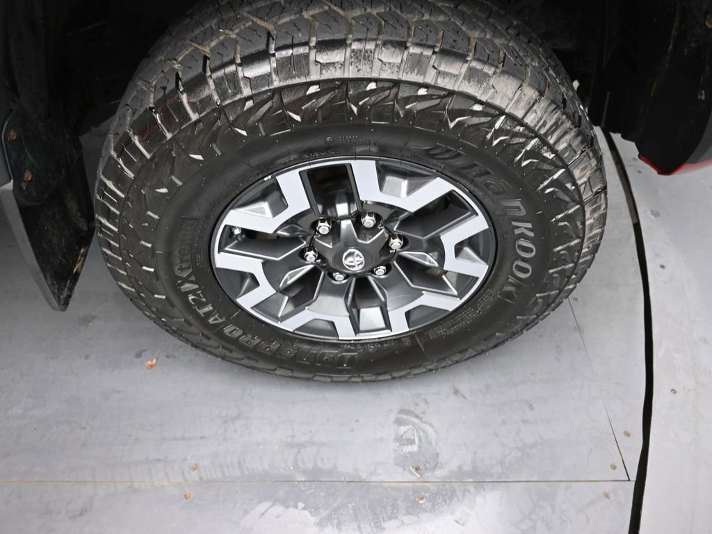 Used 2016 Toyota Tacoma TRD Off-Road w/ Premium & Technology Package image 13