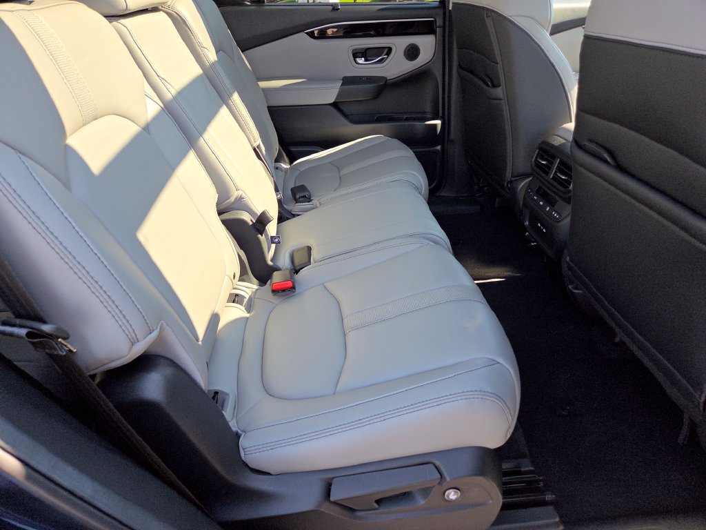 Used 2025 Honda Pilot Touring image 31