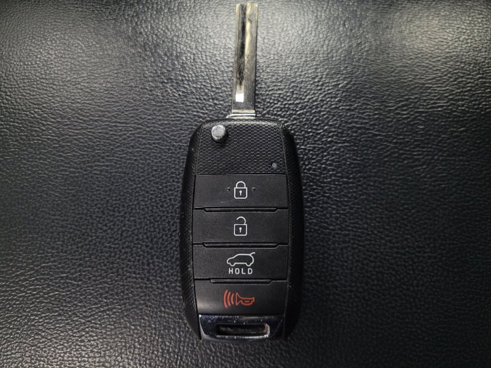 Used 2019 Kia Sorento LX image 32