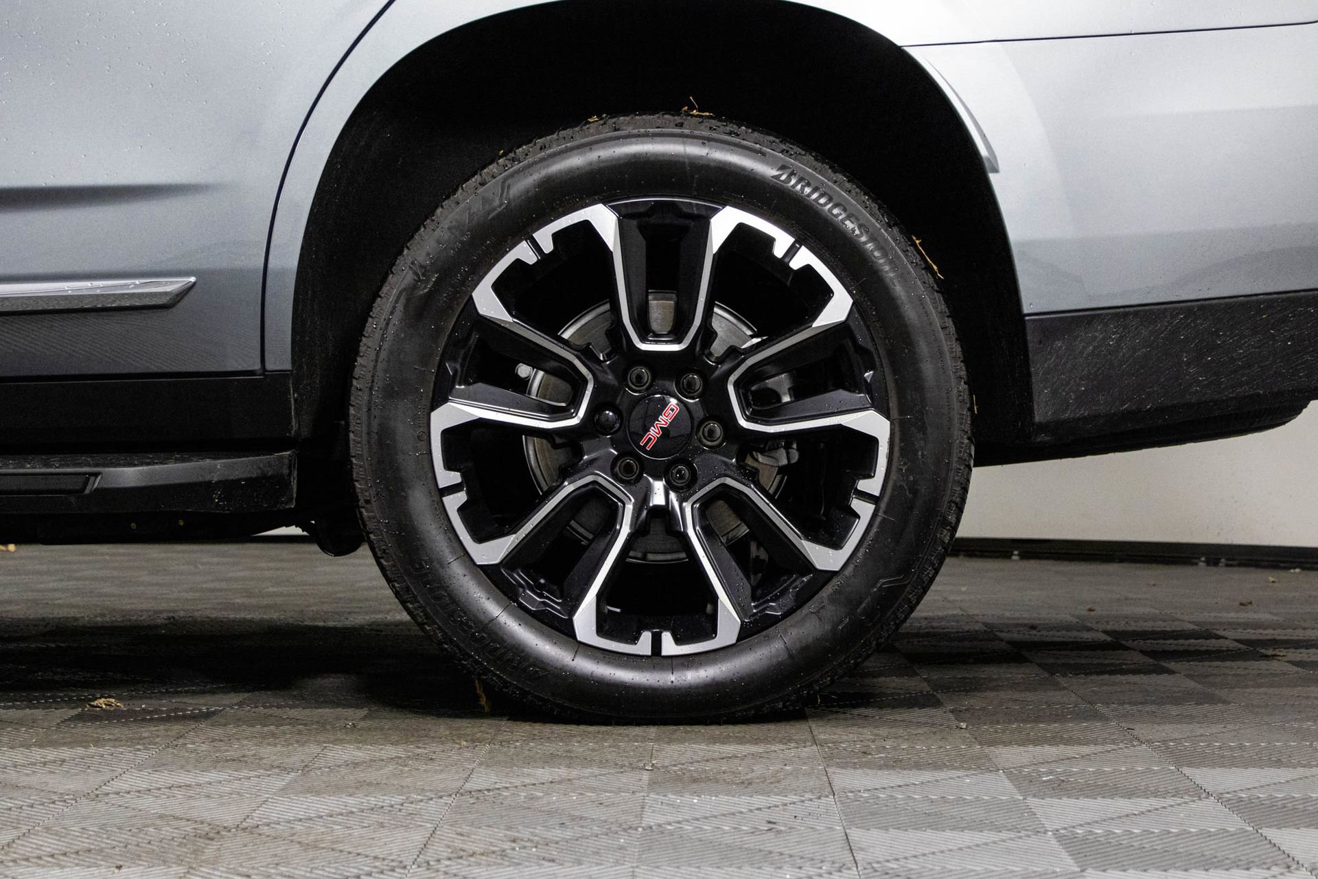 Used 2025 GMC Yukon Elevation image 44