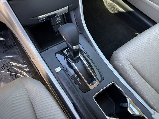 Used 2015 Honda Accord LX image 32