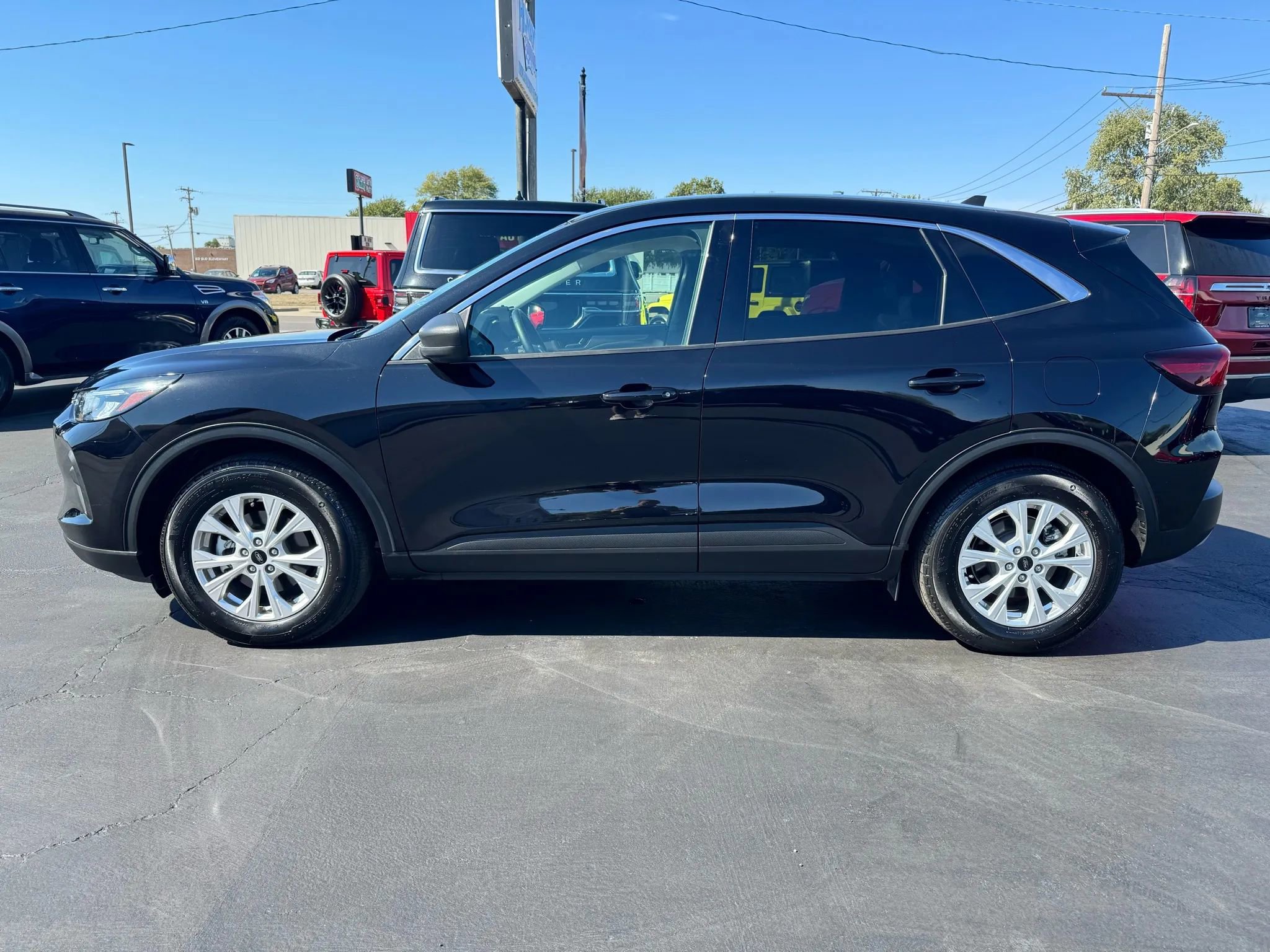 Used 2024 Ford Escape Active w/ Cold Weather Package image 2