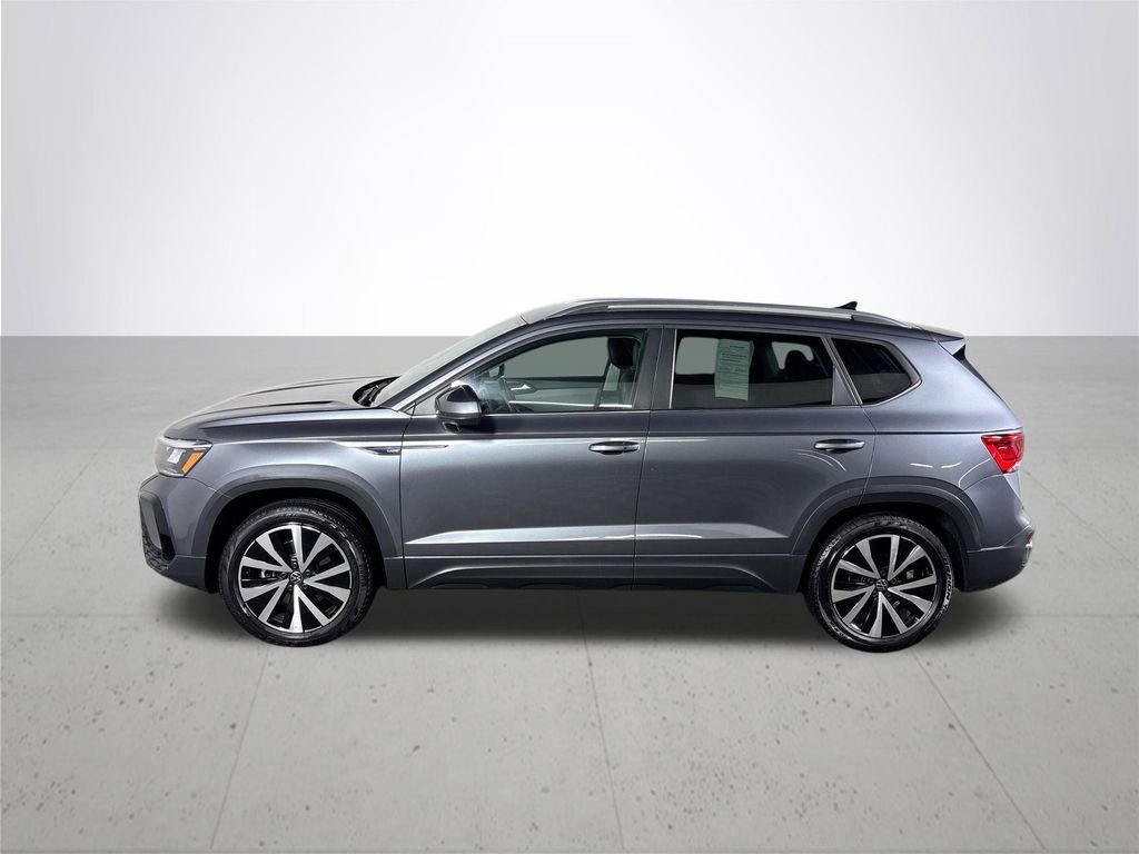 Certified 2023 Volkswagen Taos SE image 9