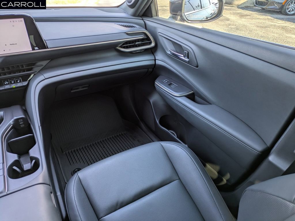 Used 2023 Toyota Crown Limited image 18