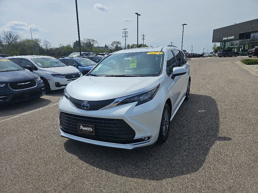 Used 2024 Toyota Sienna XLE AWD/4WD image 1