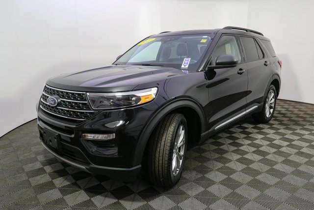 Used 2023 Ford Explorer XLT w/ Equipment Group 202A image 5