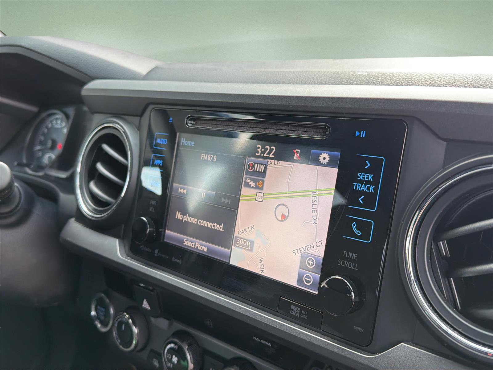 Used 2018 Toyota Tacoma TRD Sport AWD/4WD image 21