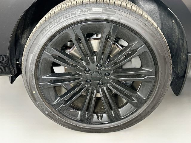 New 2026 Land Rover Range Rover Long Wheelbase Autobiography image 30