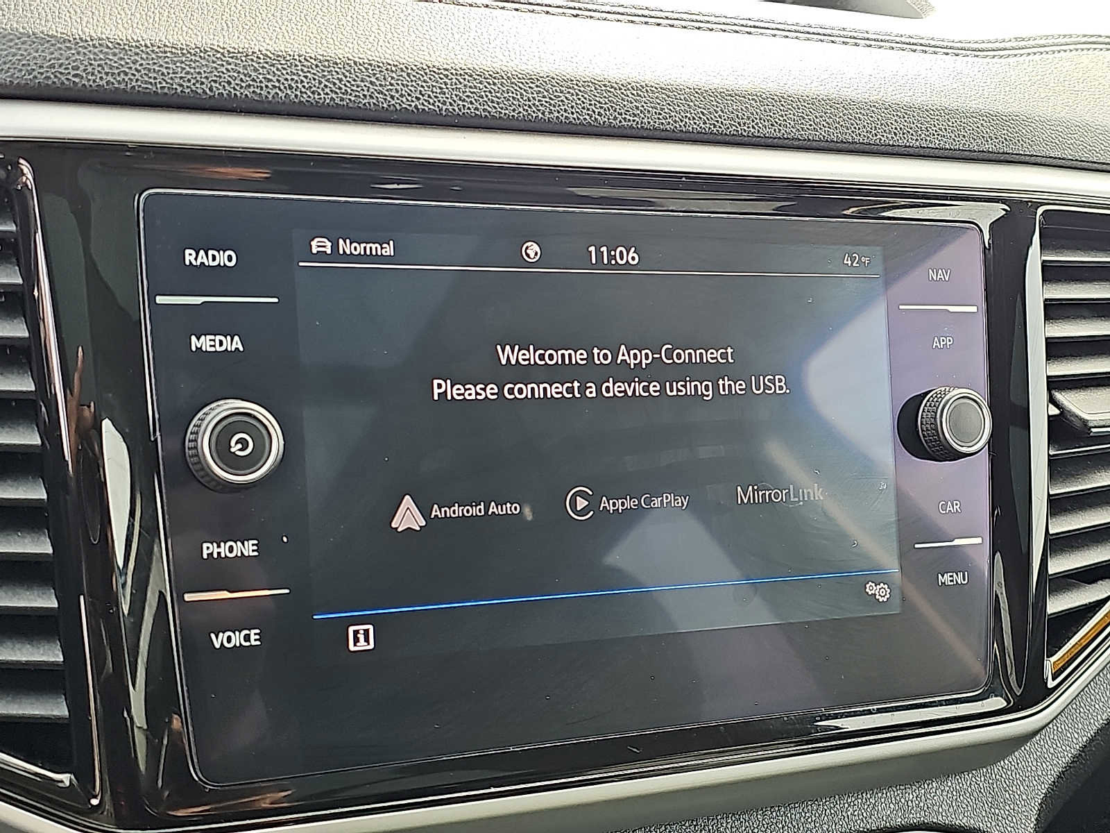 Used 2022 Volkswagen Atlas SEL R-Line image 29