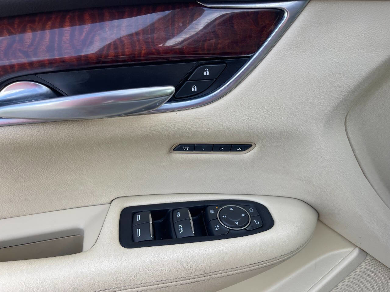 Used 2018 Cadillac XT5 Luxury w/ Driver Awareness Package image 36