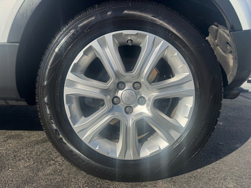 Used 2017 Land Rover Range Rover Evoque SE image 28