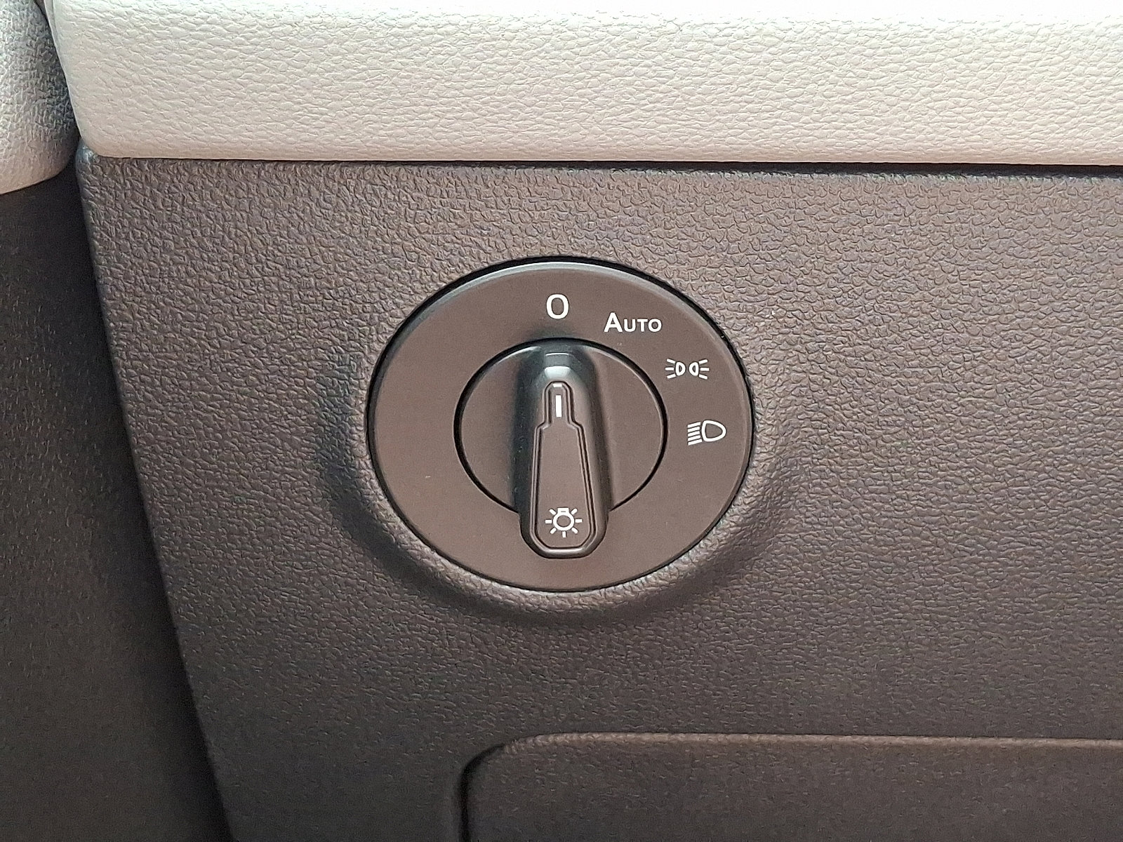 Certified 2024 Volkswagen Taos SE image 22
