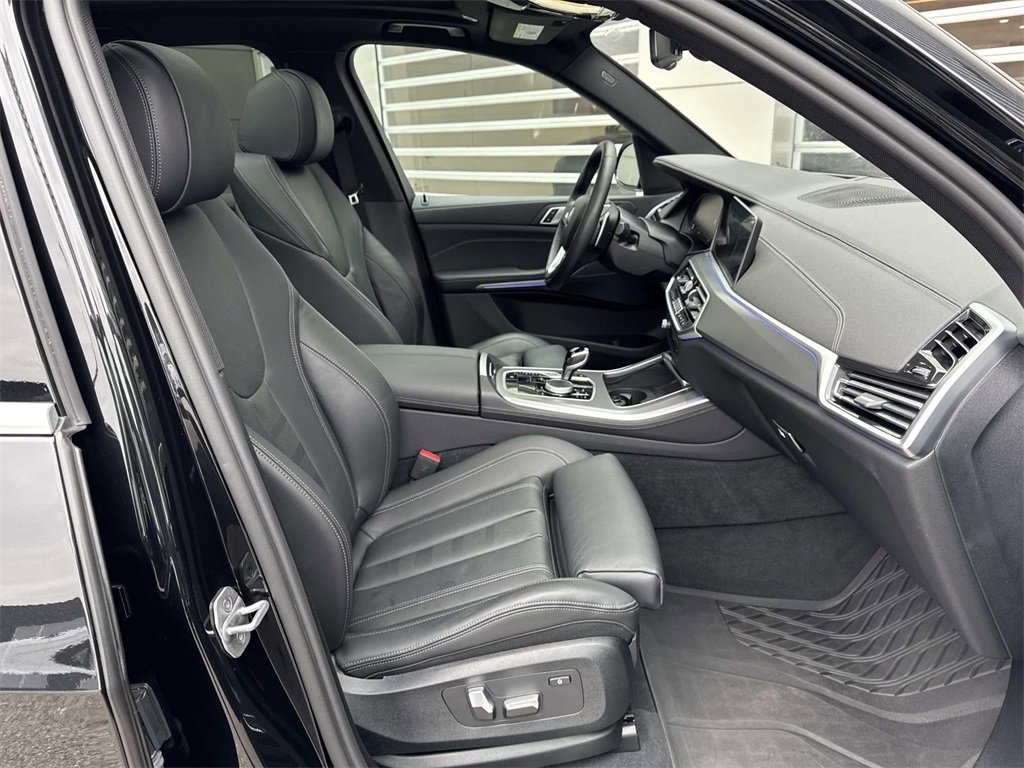 Used 2022 BMW X5 xDrive40i w/ Premium Package image 9